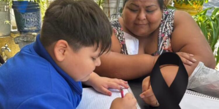 Muere la mamá de Iker, ‘El niño millonario’, que conquistó a Karol G