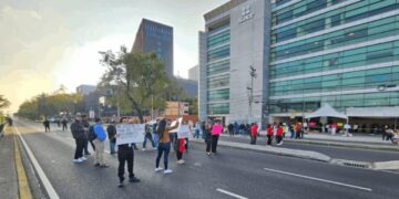Trabajadores del SAT inician con paro de “Brazos caídos”