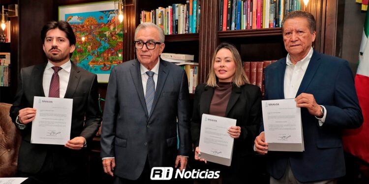 Rocha Moya realiza ajustes en su gabinete estatal