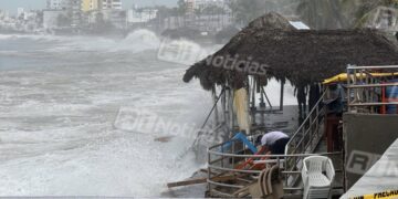 SEMARNAT no apoyará económicamente a palaperos tras fuerte oleaje en Mazatlán