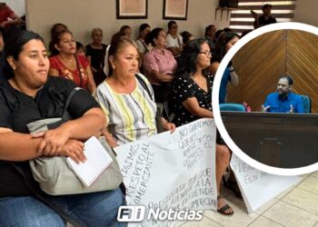 Tianguistas protestan en el Ayuntamiento por irregularidades en reglamento de comercio