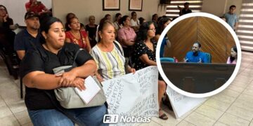 Tianguistas protestan en el Ayuntamiento por irregularidades en reglamento de comercio