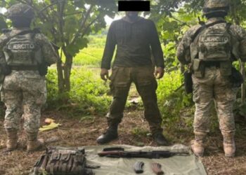 Ejército Méxicano detiene a hombre armado con fusil en Escuinapa