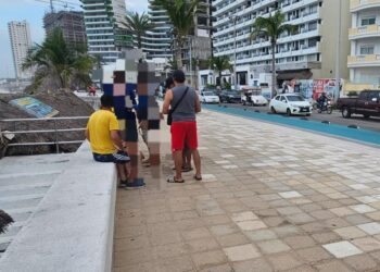 Escuadrón Acuático pone a salvo a bañista mazatleco en área de playa norte