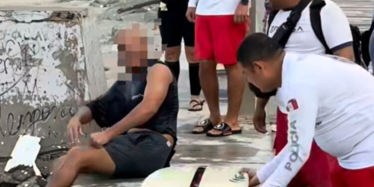 Salvavidas brindan tres atenciones derivadas del oleaje que persiste en playas de Mazatlán