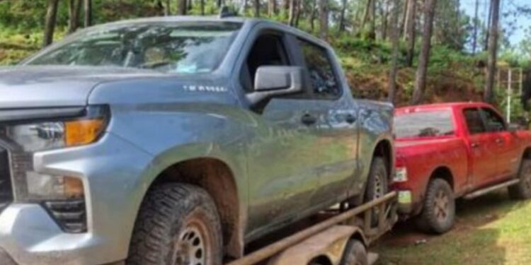 Asegura Ejército Mexicano dos camionetas, un arma y municiones en Concordia Sinaloa