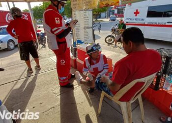 Motociclista resulta lesionado en choque con camioneta en el Fraccionamiento Las Mañanitas