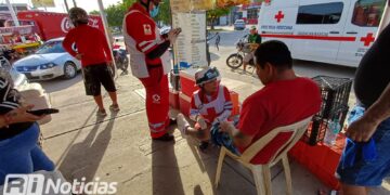 Motociclista resulta lesionado en choque con camioneta en el Fraccionamiento Las Mañanitas
