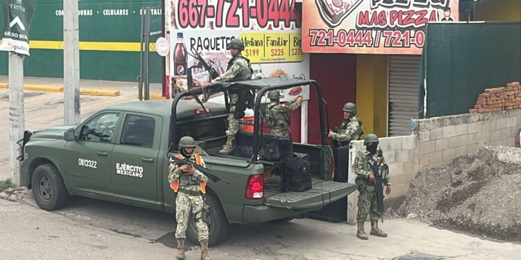 Identifican a joven localizado sin vida frente a pizzería en Culiacán
