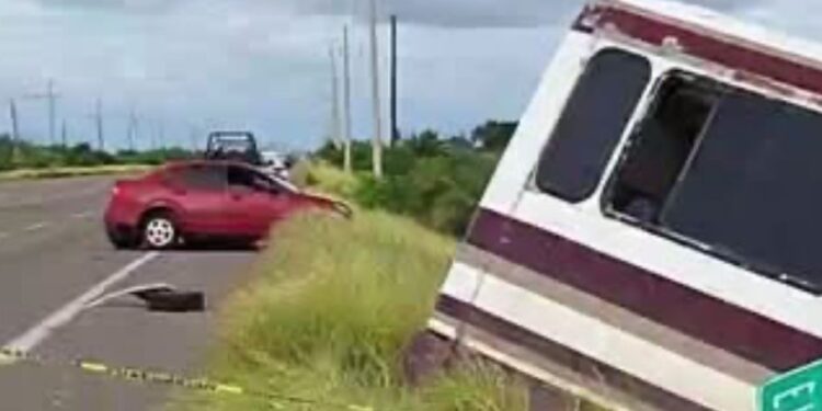 Mujer muere tras fuerte choque sobre la carretera Navolato–Altata