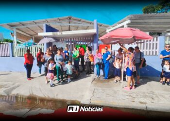 Padres de familia toman preescolar en la Francisco Villa por falta de docente