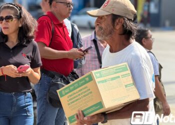 Pescadores de Playa Norte reciben despensas tras crisis por malas capturas