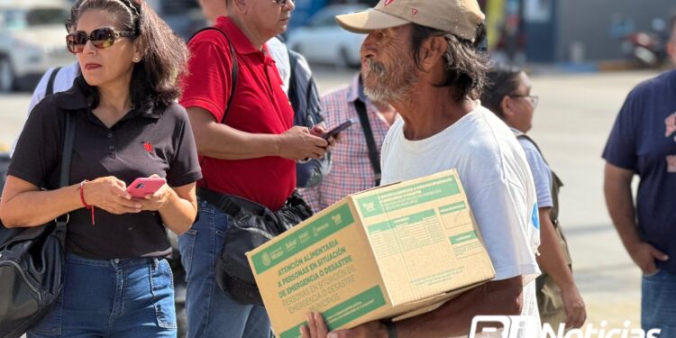Pescadores de Playa Norte reciben despensas tras crisis por malas capturas