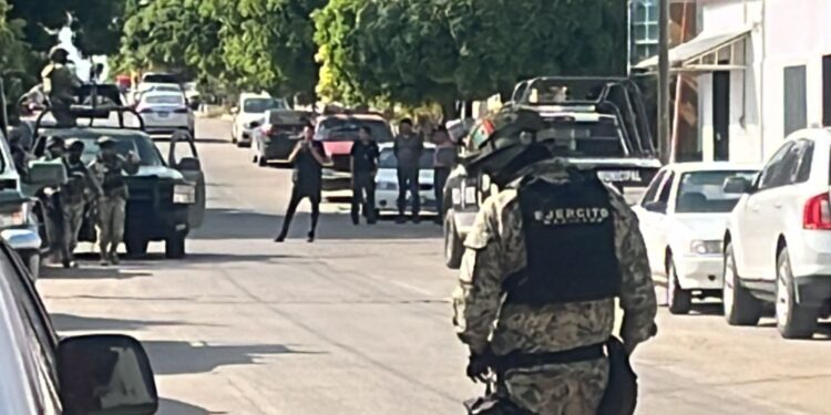 Atacan a balazos a patrulla de la Policía Municipal en la colonia Guadalupe Victoria, Culiacán