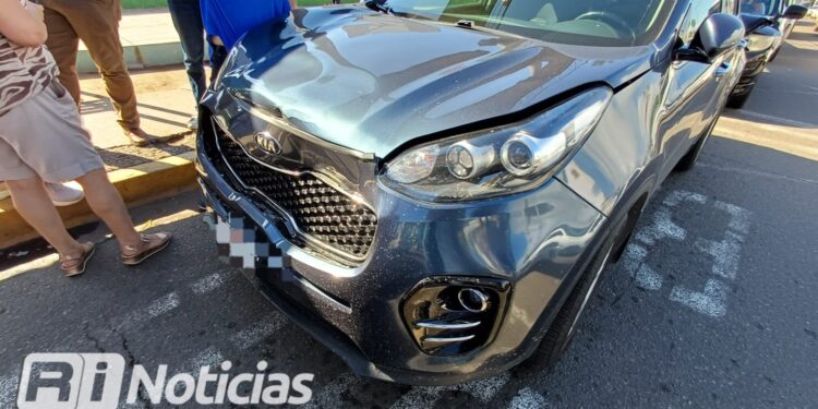 Carambola vehicular entre cinco vehiculos deja a motociclista lesionado