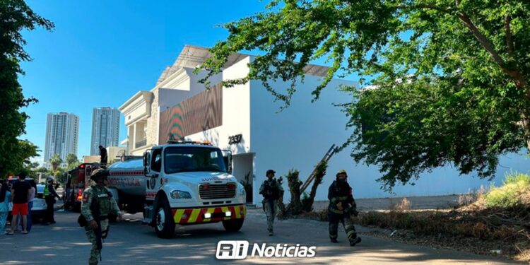 Explosión de boiler provoca movilización de autoridades en el sector Tres Ríos de Culiacán