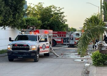 Incendian residencia en el fraccionamiento Portoalegre, en Culiacán