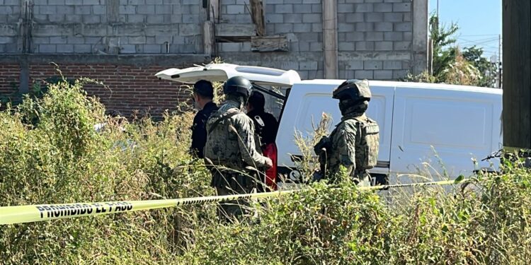 Localizan a persona sin vida envuelta en plástico en Santa Rocío, en Culiacán