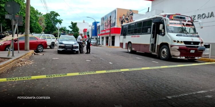 Muere pasajero de camión urbano que fue herido de bala tras quedar en medio de balacera en Culiacán