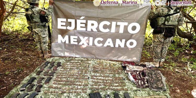 En diferentes acciones en Sinaloa, autoridades federales detuvieron a 2 personas y aseguraron armas y droga