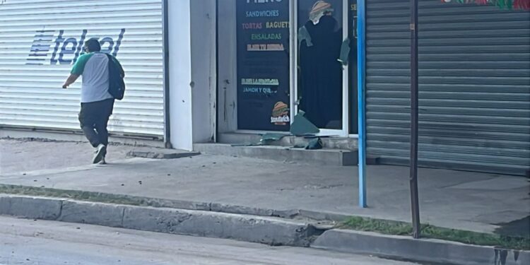 Balacera en local de comida deja una persona herida de bala en Culiacán