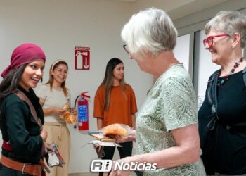 “Felices que extranjeros nos visiten”, dice Mireya Sosa tras arribo de canadienses a Mazatlán
