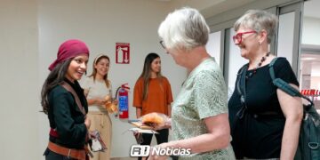 “Felices que extranjeros nos visiten”, dice Mireya Sosa tras arribo de canadienses a Mazatlán