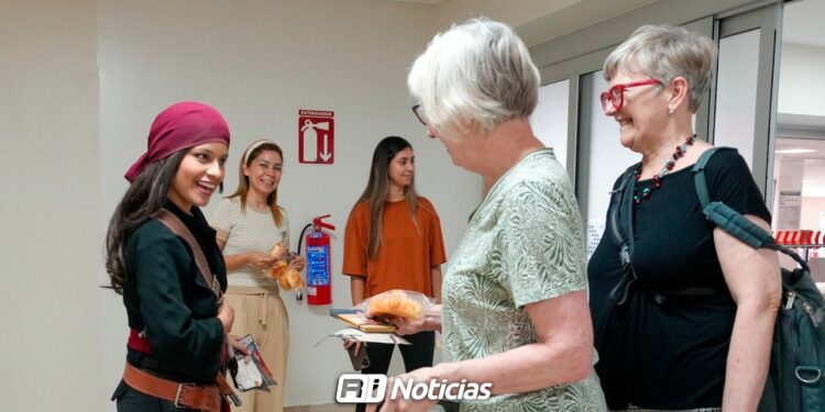 “Felices que extranjeros nos visiten”, dice Mireya Sosa tras arribo de canadienses a Mazatlán