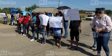 Vecinos de Pradera Dorada y La Cantera en Mazatlán bloquean Av. Múnich; exigen ampliación de rutas de camiones