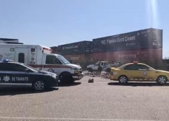 ¡Trenazo en Elota! Tráiler intenta ganarle el paso y es arrollado; transporta cemento