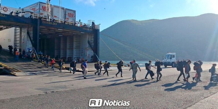 Autoridades aclaran caso de los menores rescatados en embarcación de aguas cercanas a La Paz: No era secuestro, sino trabajo irregular