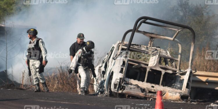 Choque múltiple en la Maxipista Culiacán-Mazatlán deja tres agentes de GN lesionados y cuantiosos daños materiales
