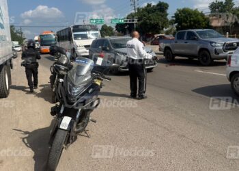 Hombre es atropellado por vehículo en el Libramiento Luis Donaldo Colosio frente a la colonia Zapata