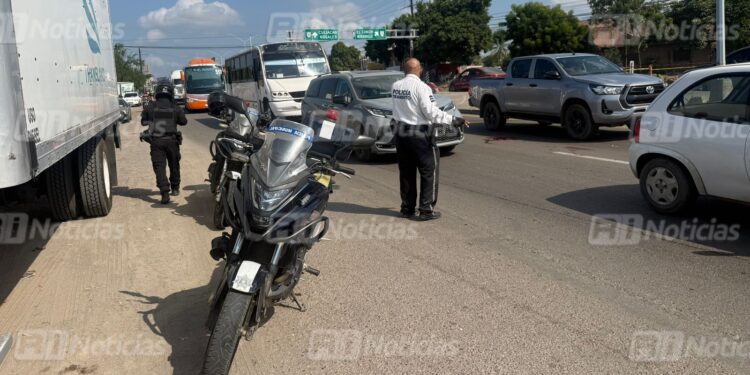 Hombre es atropellado por vehículo en el Libramiento Luis Donaldo Colosio frente a la colonia Zapata