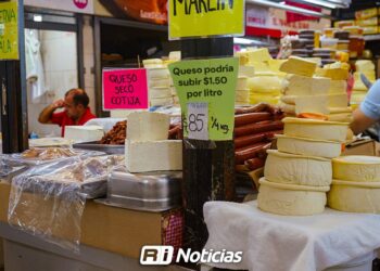 Ganaderos van por queseros; buscarán subir $1.50 por litro de leche