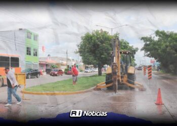 Cambian circulación vial por reparación de socavón en Mazatlán