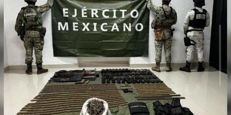 Ejército Mexicano decomiso de arsenal en la sierra de San Ignacio