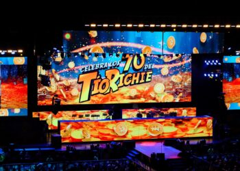 Escenografía de “Rico McPato”, música y show: Salinas Pliego celebra sus 70 años