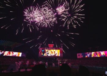 Desbordan 18 mil aficionados el Estadio de Culiacán durante inicio de la Liga Mexicana del Pacífico