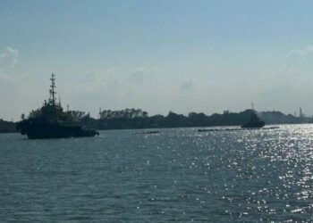 Derrame de combustible en Río Pantepec fue a causa de deslave, asegura Sheinbaum