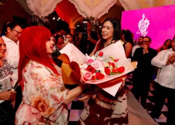 Polémica por show musical de hermana de Layda Sansores, gobernadora de Campeche en acto oficial