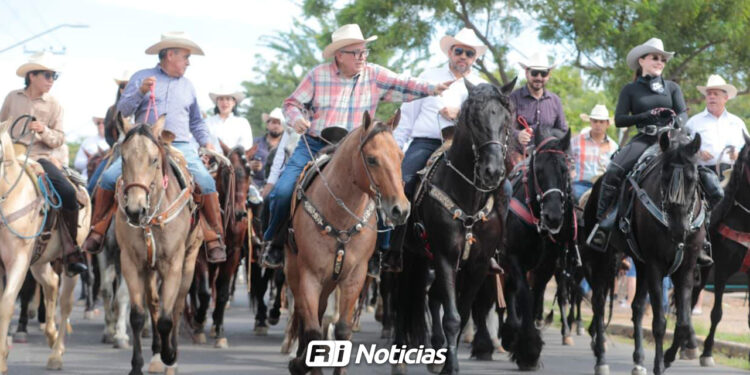 Encabeza Gobernador Rocha Cabalgata de inicio de Expo Feria Ganadera 2025