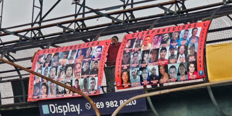 “Rostros que no se olvidan”: Buscadoras del Sur de Sinaloa llenan Mazatlán con mensajes de esperanza