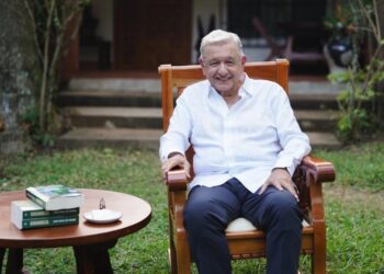 Reaparece López Obrador: “Mi ideal se convirtió en realidad” presenta su libro Grandeza.