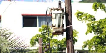 Falla en transformador de energía eléctrica genera estruendo en la zona Centro
