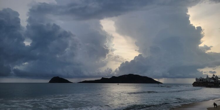Domingo nublado en Sinaloa, con posibilidad de lluvias aisladas