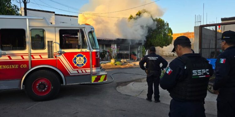 Incendian vivienda abandonada en el fraccionamiento Santa Fe en Culiacán