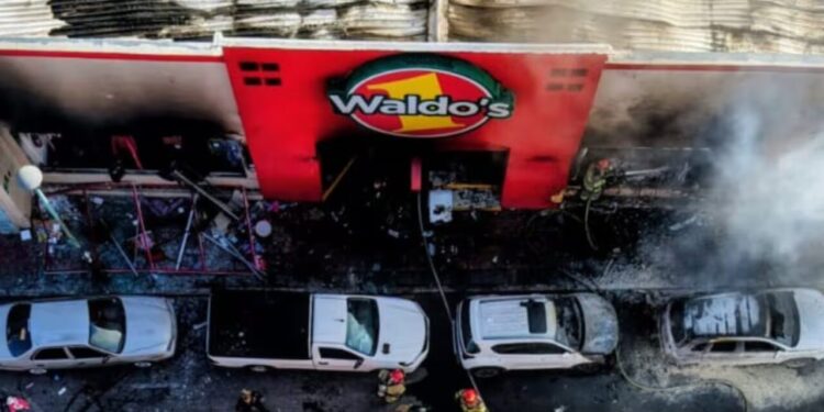 Ordenan cierre de 68 tiendas de Waldo’s en Sonora para inspección tras explosión en tienda del centro de Hermosillo