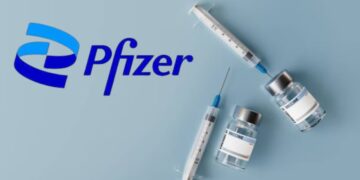 Vacuna actualizada contra COVID-19 aún no está disponible para el sector privado: aclara Pfizer