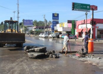 Por reparación de fuga de agua, Tránsito Municipal reduce circulación en avenida Gabriel Leyva
